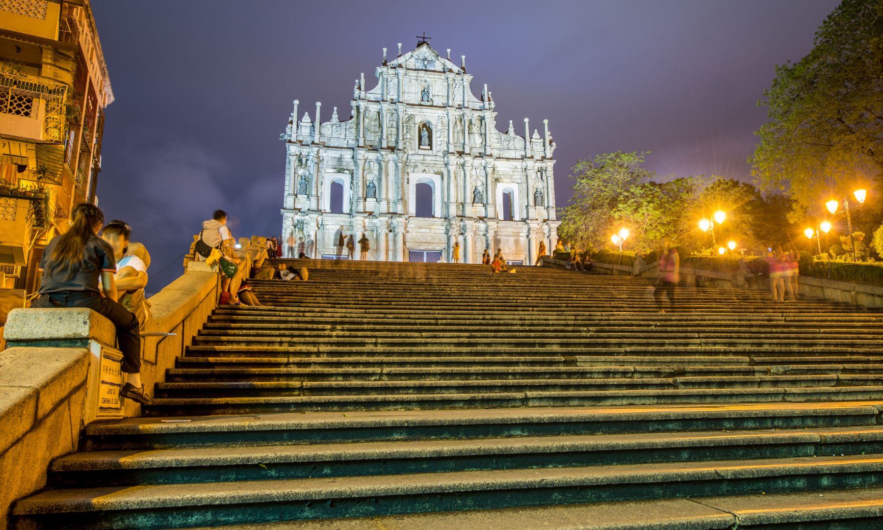 徒歩にて、世界遺産・聖ポール天主堂跡やセナド広場を散策